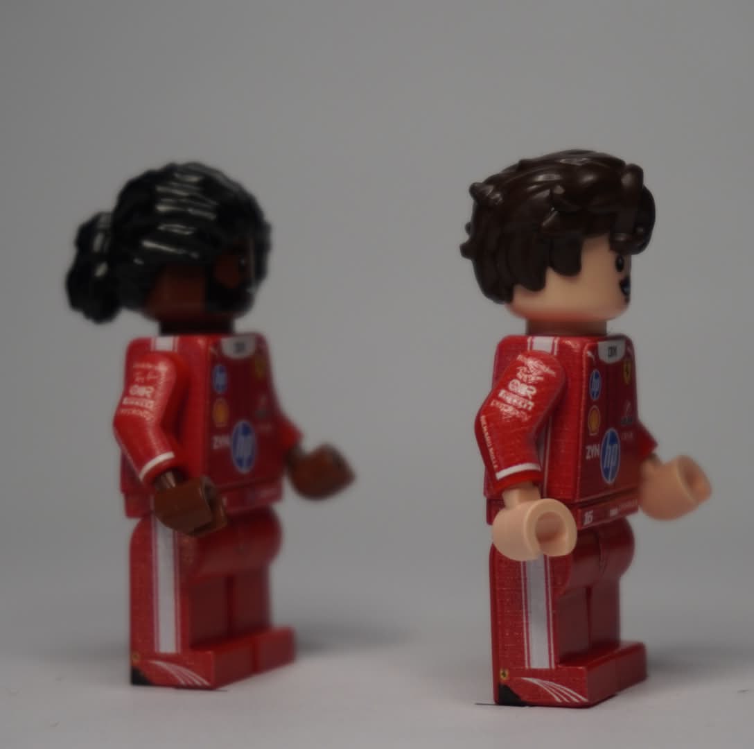 Lot Figurines LEGO Ferrari F1 – Hamilton & Leclerc Saison 2026